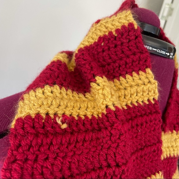 Handmade Gryffindor Scarf, Harry Potter, great to wear to Universal Studios - Picture 5 of 5